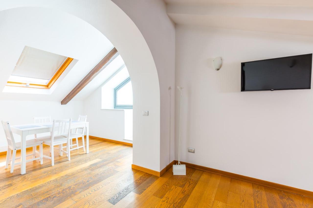Attico Al Duomo By Napoliapartments Zewnętrze zdjęcie